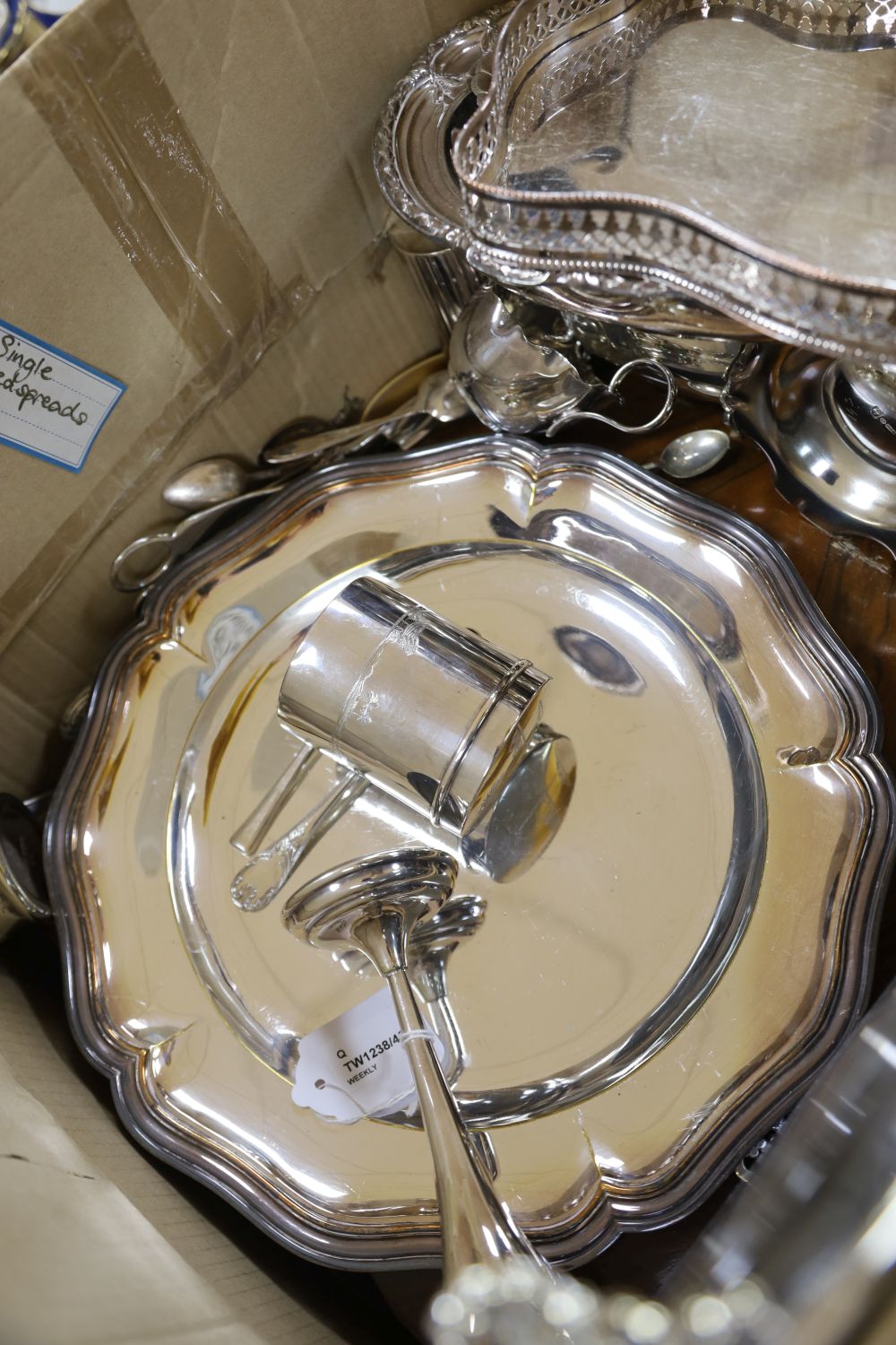 A canteen of Ryals plated flatware and miscellaneous plated items,